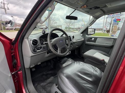 Used 2005 Ford Expedition XLT image 10