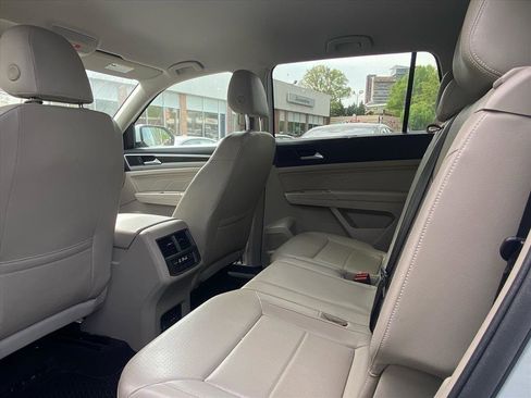 Used 2022 Volkswagen Atlas SE w/ Black Wheel Package image 17