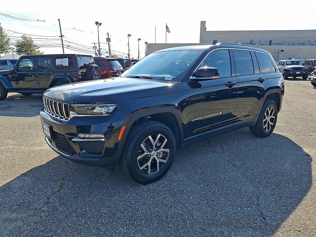 Certified 2025 Jeep Grand Cherokee Limited w/ Trailer Tow Package AWD/4WD image 4