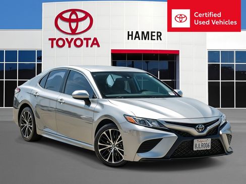Used 2019 Toyota Camry SE w/ Carpet Mat Package FWD image 1
