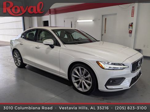 Used 2021 Volvo S60 T5 Momentum image 5