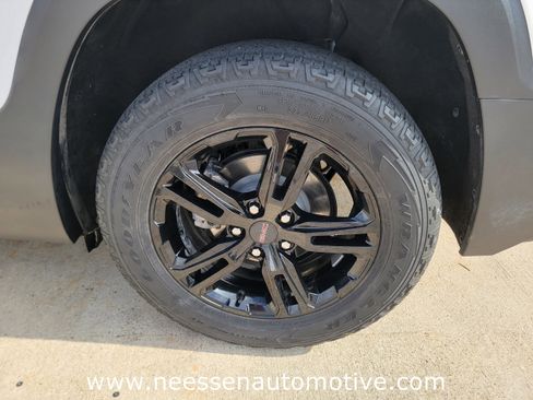 Used 2022 GMC Terrain AT4 w/ Infotainment Package II image 40