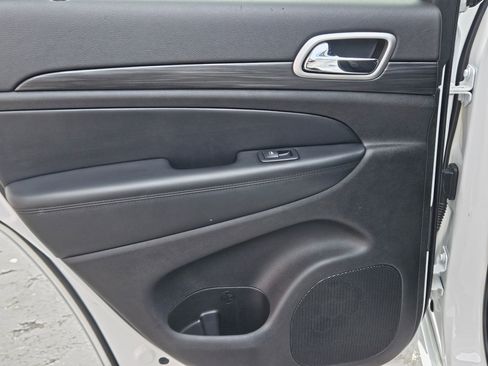 Used 2021 Jeep Grand Cherokee Laredo X image 22