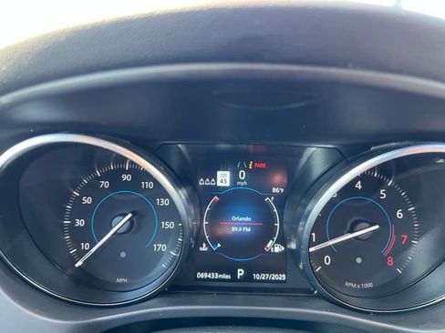 Used 2020 Jaguar F-PACE Premium image 32