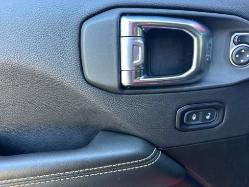 Used 2025 Jeep Wrangler Unlimited Sahara AWD/4WD image 11