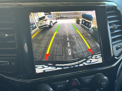 Used 2020 Jeep Grand Cherokee Laredo w/ Laredo X Package RWD image 21