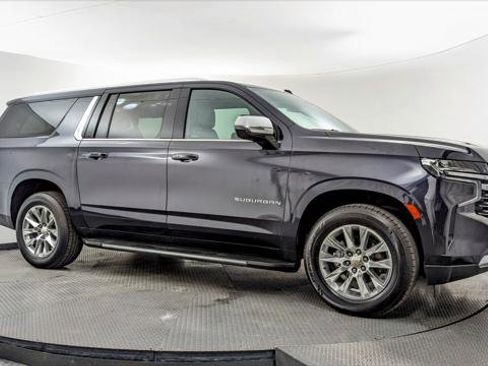 Used 2023 Chevrolet Suburban Premier image 11