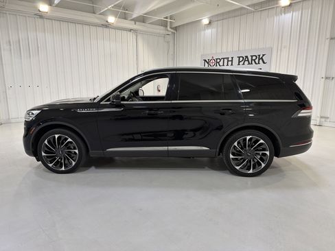 Used 2023 Lincoln Aviator Reserve w/ Equipment Group 201A image 2