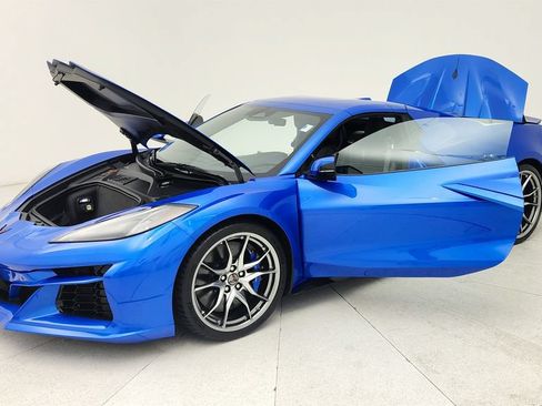 Used 2025 Chevrolet Corvette E-Ray AWD/4WD image 10