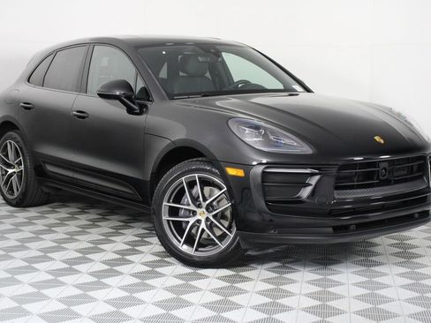 Certified 2023 Porsche Macan AWD/4WD image 9