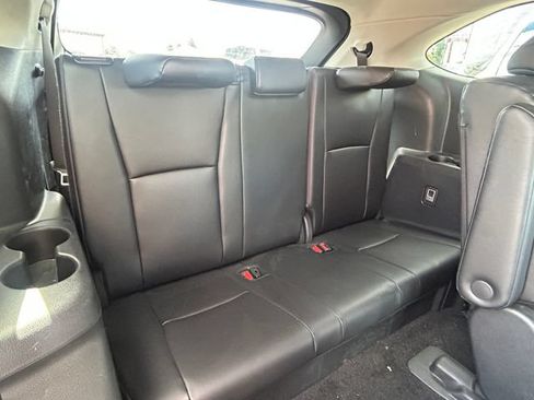 Used 2024 Toyota Highlander XLE FWD image 37