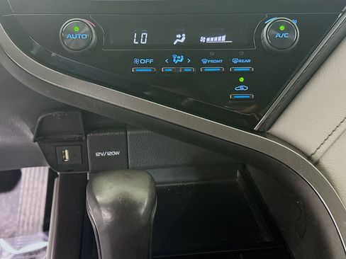 Used 2021 Toyota Camry SE FWD image 22