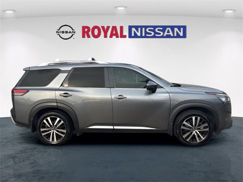 Used 2023 Nissan Pathfinder Platinum w/ Cargo Package image 8