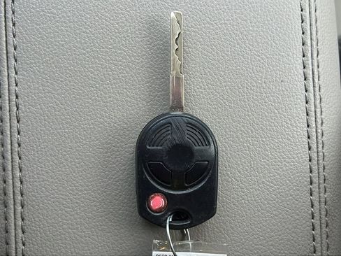 Used 2016 Ford Escape SE w/ Equipment Group 201A FWD image 21
