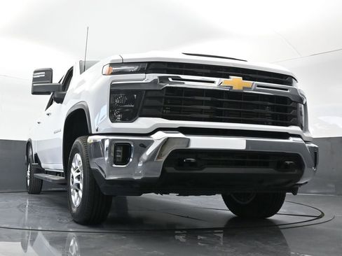 Used 2025 Chevrolet Silverado 2500 LT w/ Convenience Package image 61