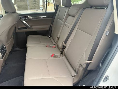 Used 2022 Lexus GX 460 Premium w/ Premium Package image 29