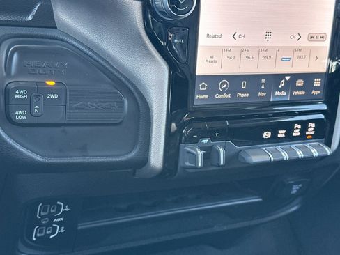 Used 2024 RAM 2500 Laramie AWD/4WD image 19