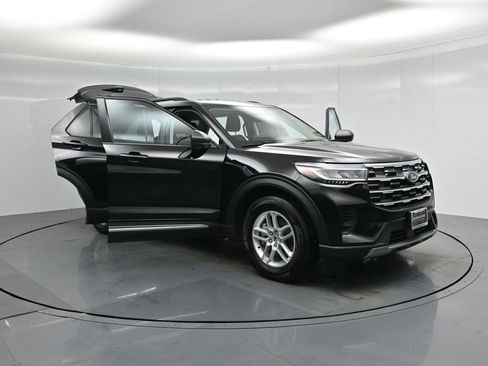 Certified 2025 Ford Explorer Active image 30