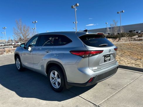 Used 2022 Toyota Highlander LE image 5