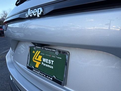 Certified 2022 Jeep Grand Cherokee Limited image 15