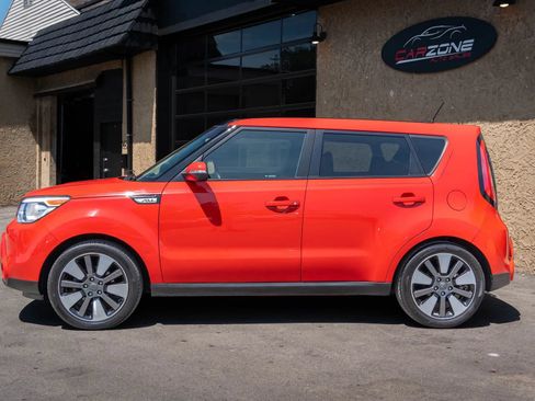 Used 2015 Kia Soul ! w/ Sun & Sound Package FWD image 2