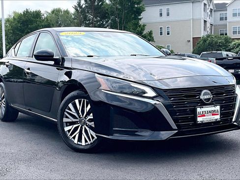 Used 2023 Nissan Altima 2.5 SV AWD/4WD image 2
