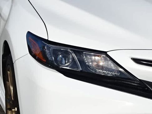 Used 2023 Toyota Camry SE FWD image 5