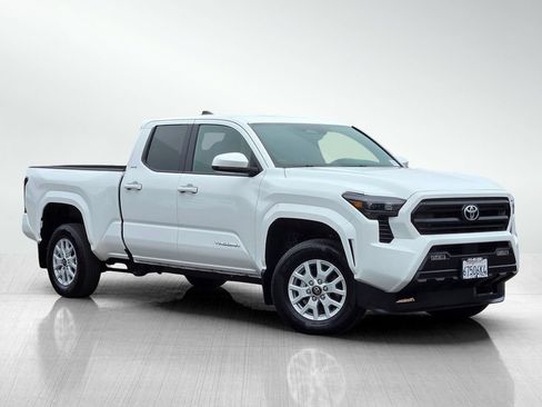 Used 2025 Toyota Tacoma SR5 AWD/4WD image 1
