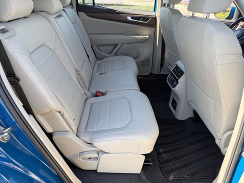 Used 2025 Volkswagen Atlas SEL image 19