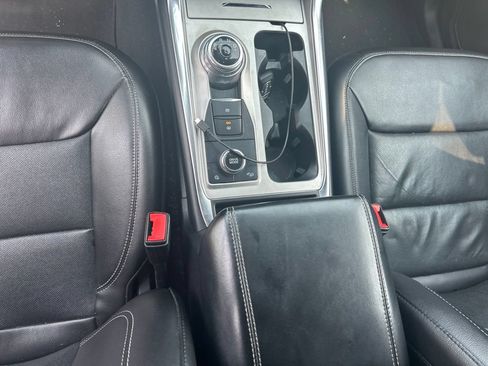 Used 2023 Ford Explorer Limited AWD/4WD image 8