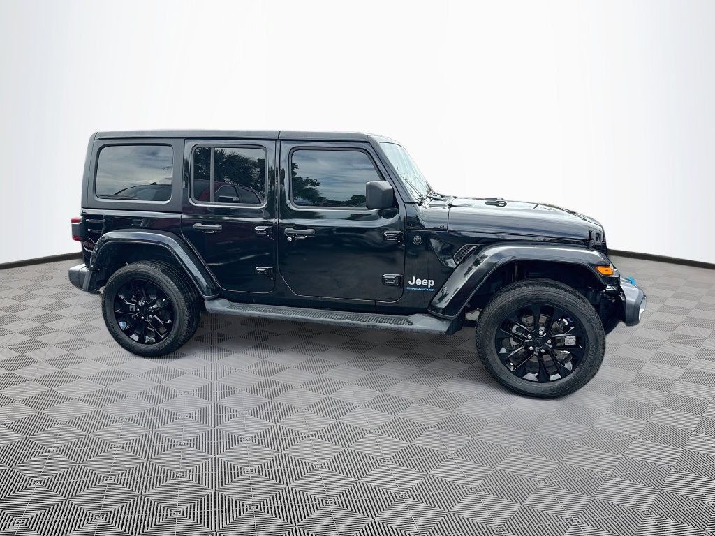 Used 2023 Jeep Wrangler Unlimited Sahara AWD/4WD image 5