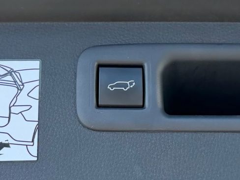 Certified 2024 Toyota Highlander XLE image 10