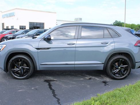 Used 2025 Volkswagen Atlas Cross Sport SEL R-Line AWD/4WD image 4