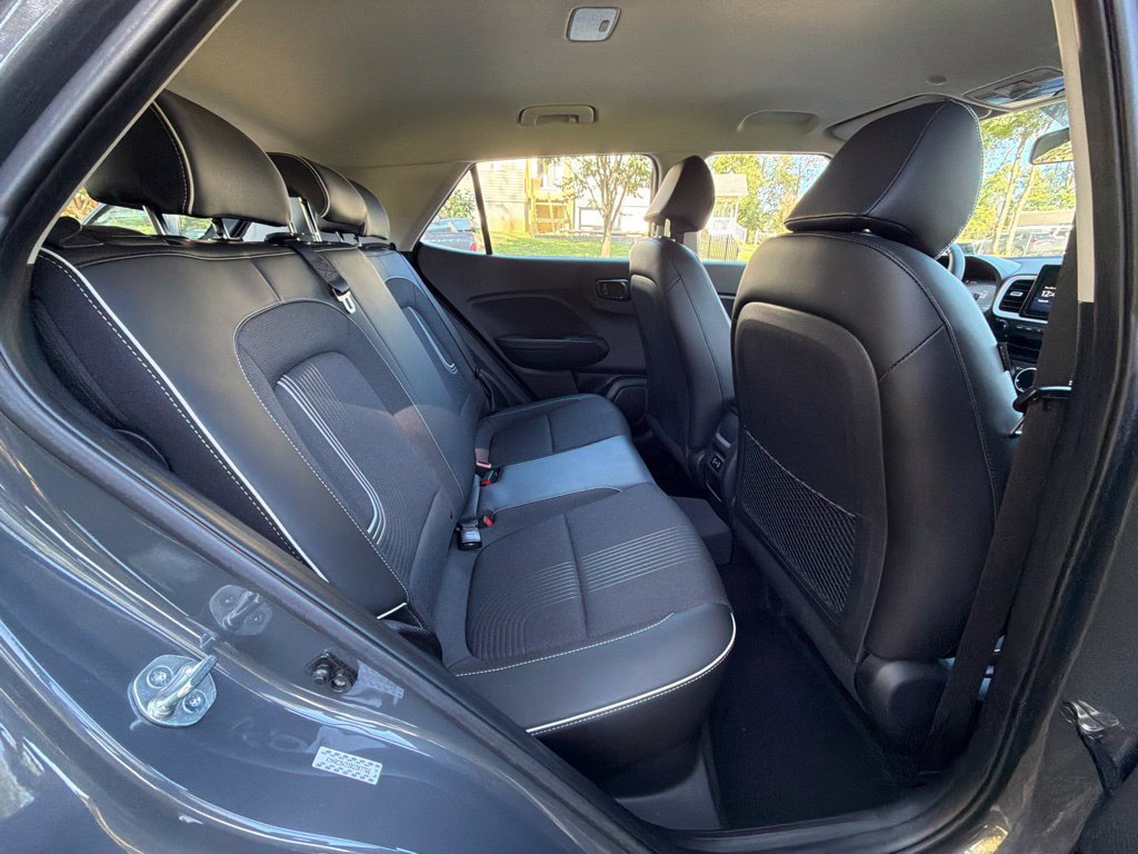 Certified 2024 Hyundai Venue Limited FWD image 11