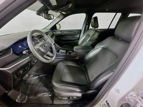 Used 2024 Jeep Grand Cherokee Altitude AWD/4WD image 14