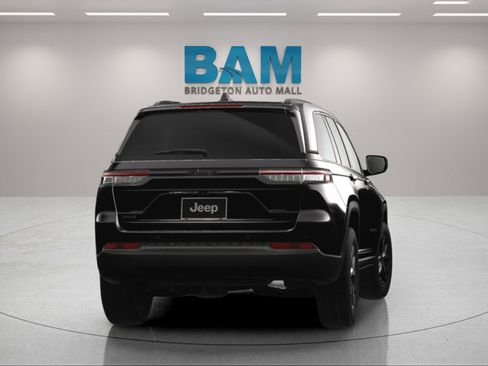 New 2025 Jeep Grand Cherokee Altitude image 11