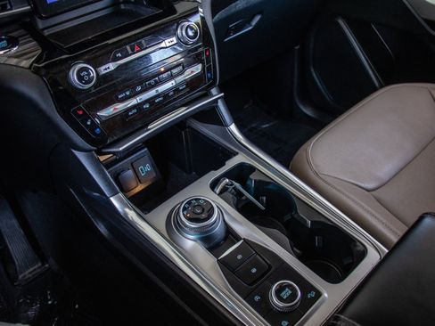 Used 2023 Ford Explorer Limited image 17