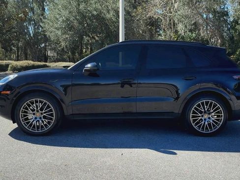 Used 2023 Porsche Cayenne Platinum Edition image 5