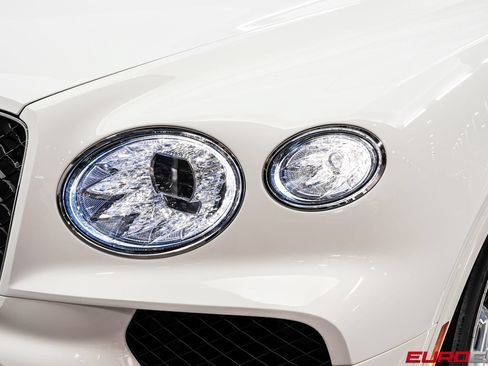 Used 2024 Bentley Bentayga AWD/4WD image 10