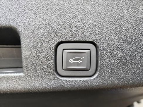 Certified 2025 GMC Acadia Elevation FWD image 16