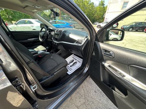 Used 2020 Dodge Journey SE w/ Blacktop Package FWD image 10