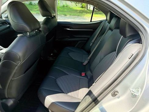 Used 2022 Toyota Camry SE w/ Convenience Package FWD image 12