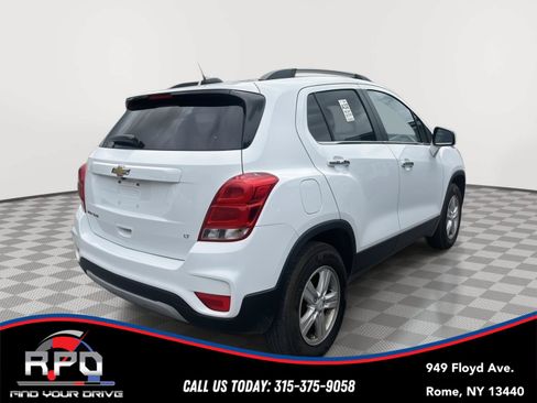 Used 2020 Chevrolet Trax LT w/ LT Convenience Package AWD/4WD image 4
