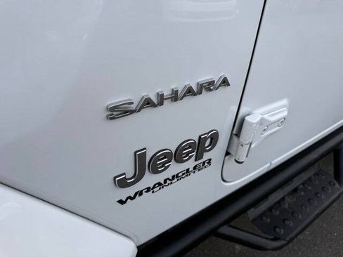 Used 2019 Jeep Wrangler Unlimited Sahara w/ Uconnect 4C Nav & Sound Group AWD/4WD image 10