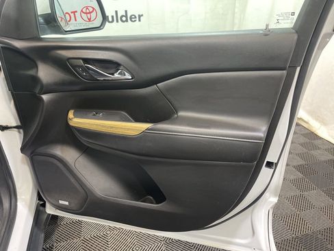 Used 2018 GMC Acadia Denali w/ Technology Package AWD/4WD image 10