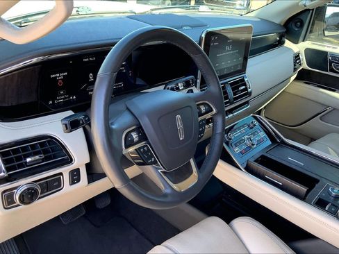 Used 2021 Lincoln Navigator Reserve AWD/4WD image 18