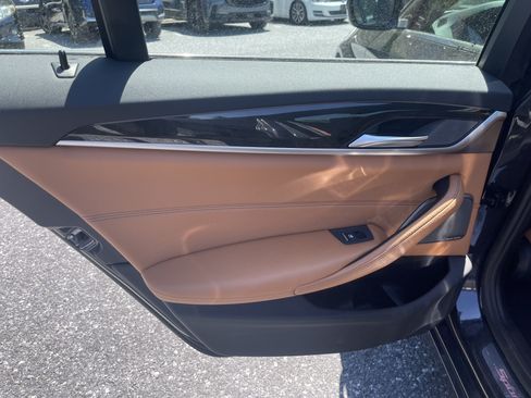 Used 2017 BMW 530i xDrive AWD/4WD image 9