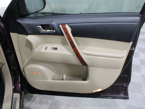 Used 2013 Toyota Highlander Limited FWD image 25