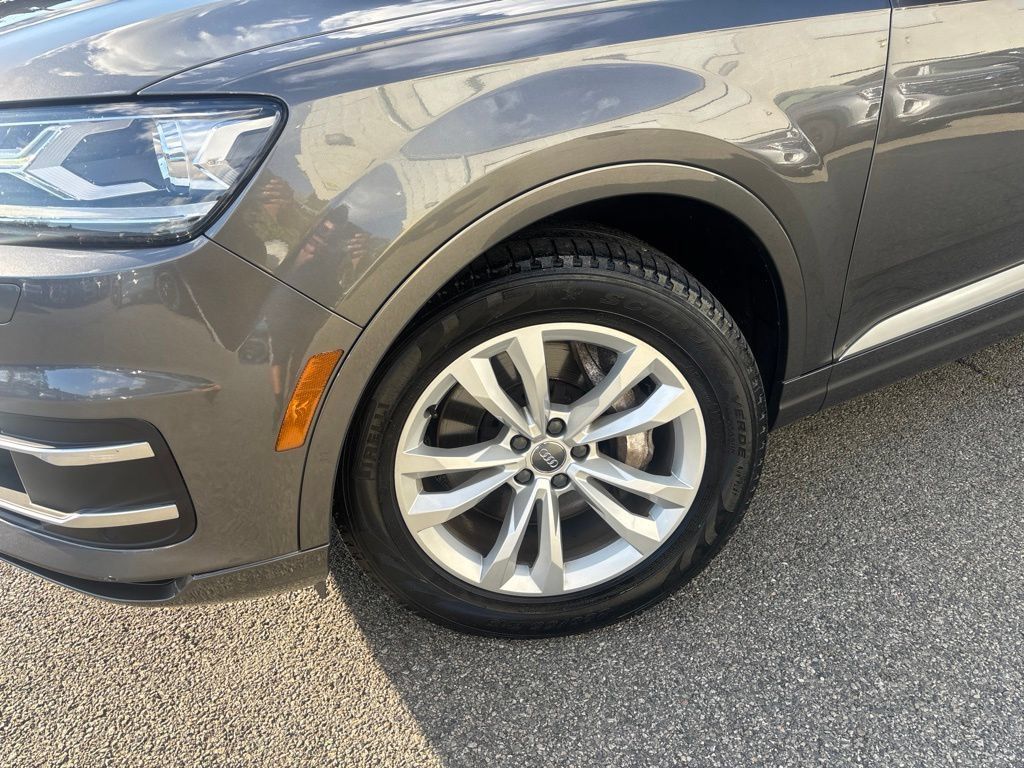 Used 2019 Audi Q7 3.0T Premium w/ Convenience Package AWD/4WD image 2