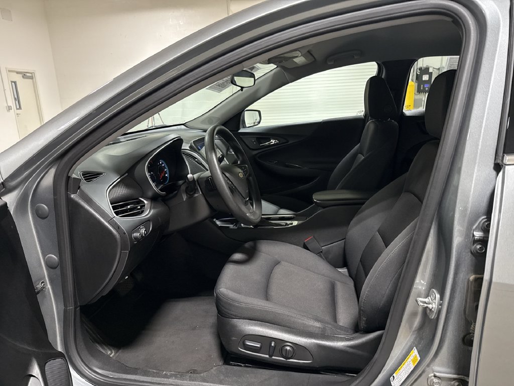 Used 2025 Chevrolet Malibu LT FWD image 19